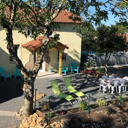 The Walnut Tree Gite Le Dorat Екстер'єр фото