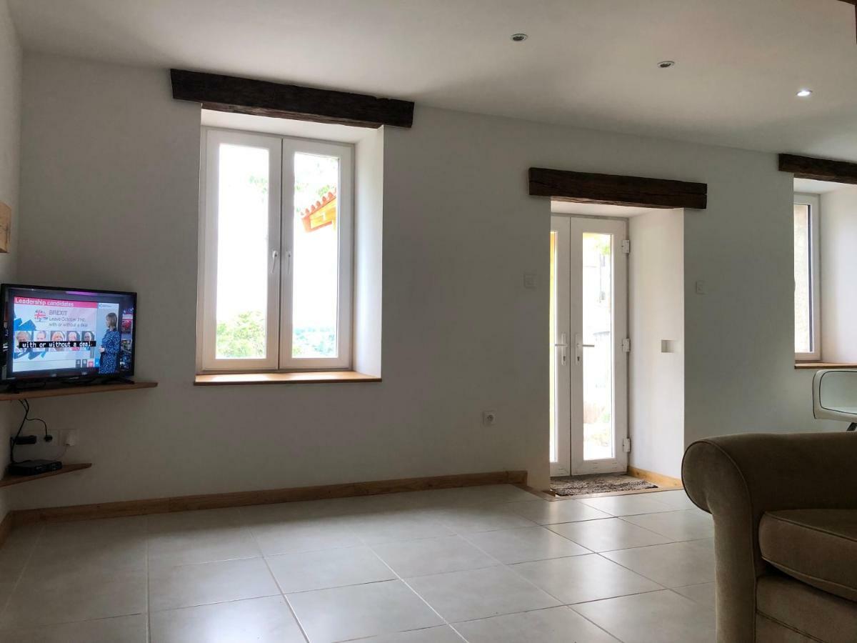 The Walnut Tree Gite Le Dorat Екстер'єр фото