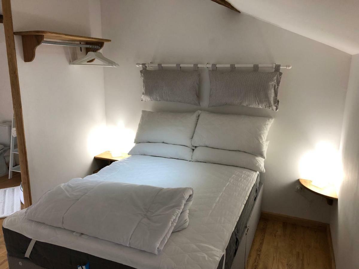The Walnut Tree Gite Le Dorat Екстер'єр фото
