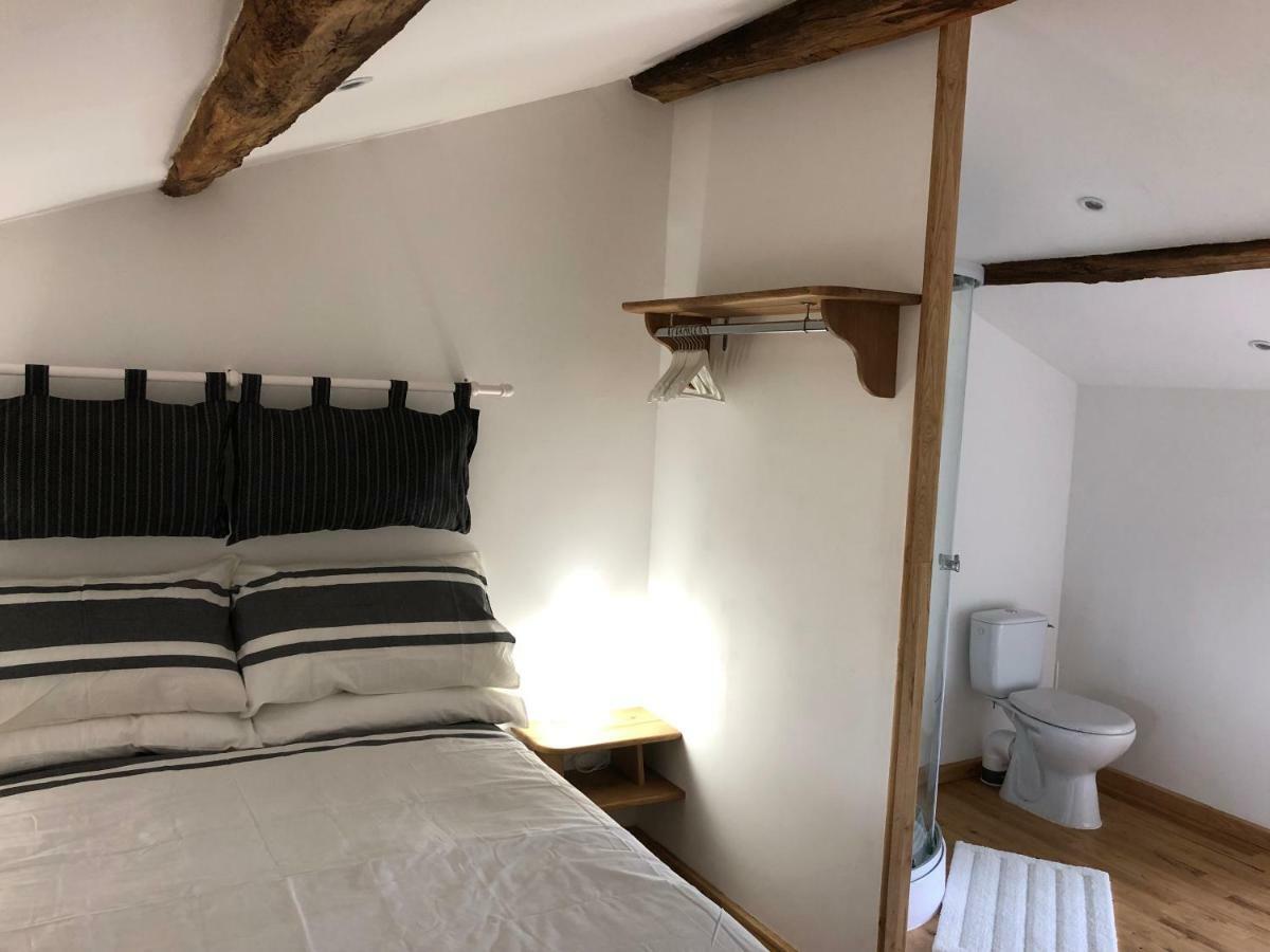 The Walnut Tree Gite Le Dorat Екстер'єр фото